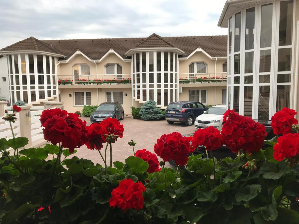 Villa Brussels Deva Eksteriør bilde