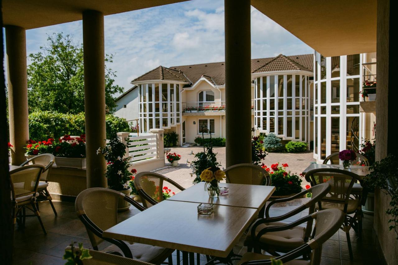 Villa Brussels Deva Eksteriør bilde