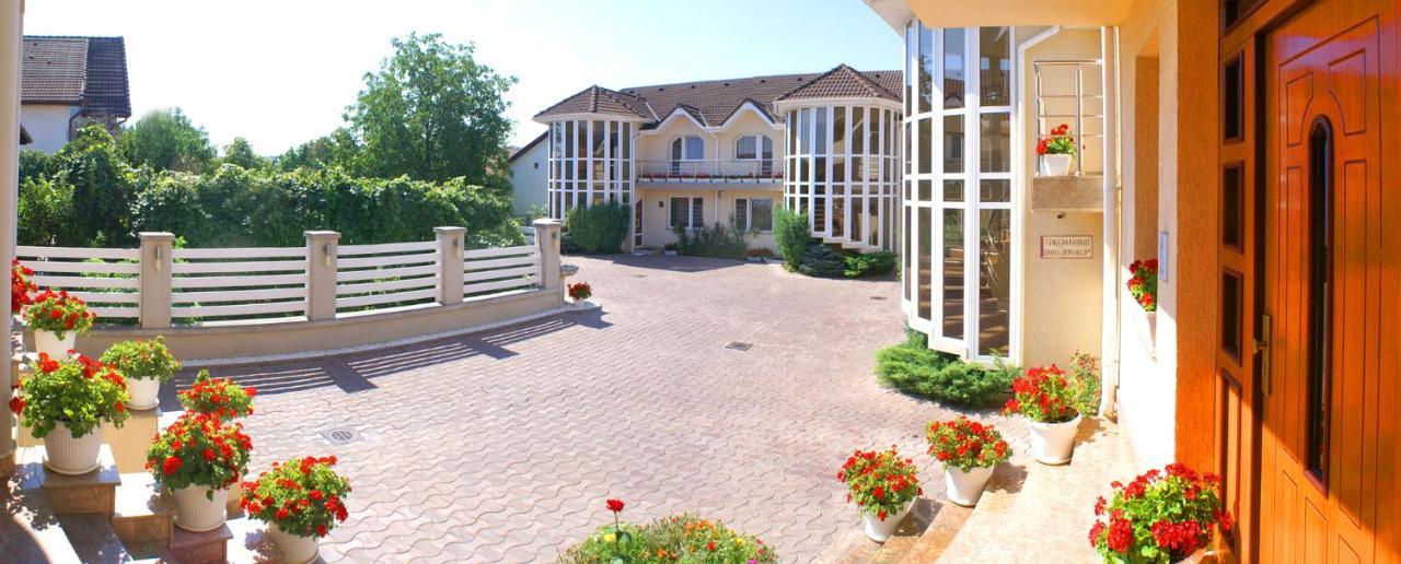 Villa Brussels Deva Eksteriør bilde