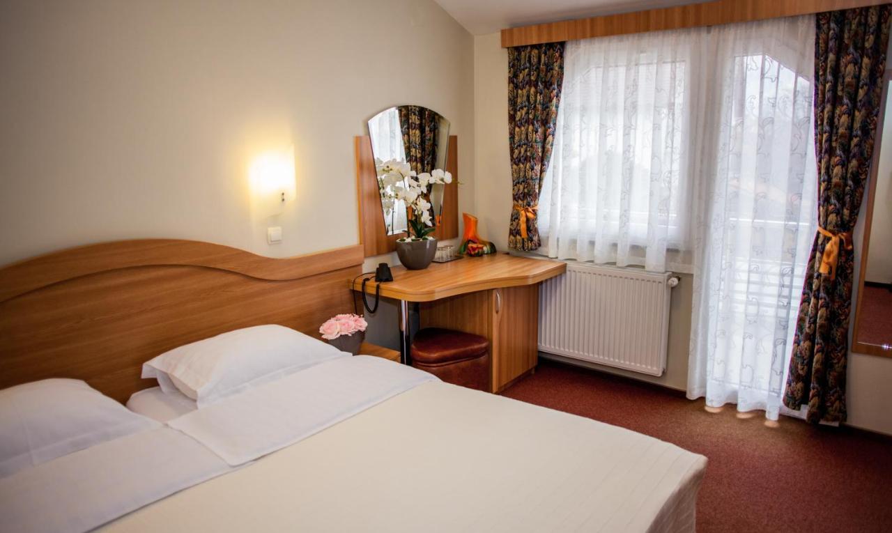 Villa Brussels Deva Eksteriør bilde